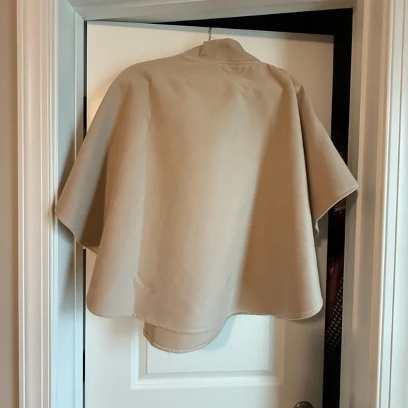 Hadley Wren Cape with Bow - Picture 6 of 6